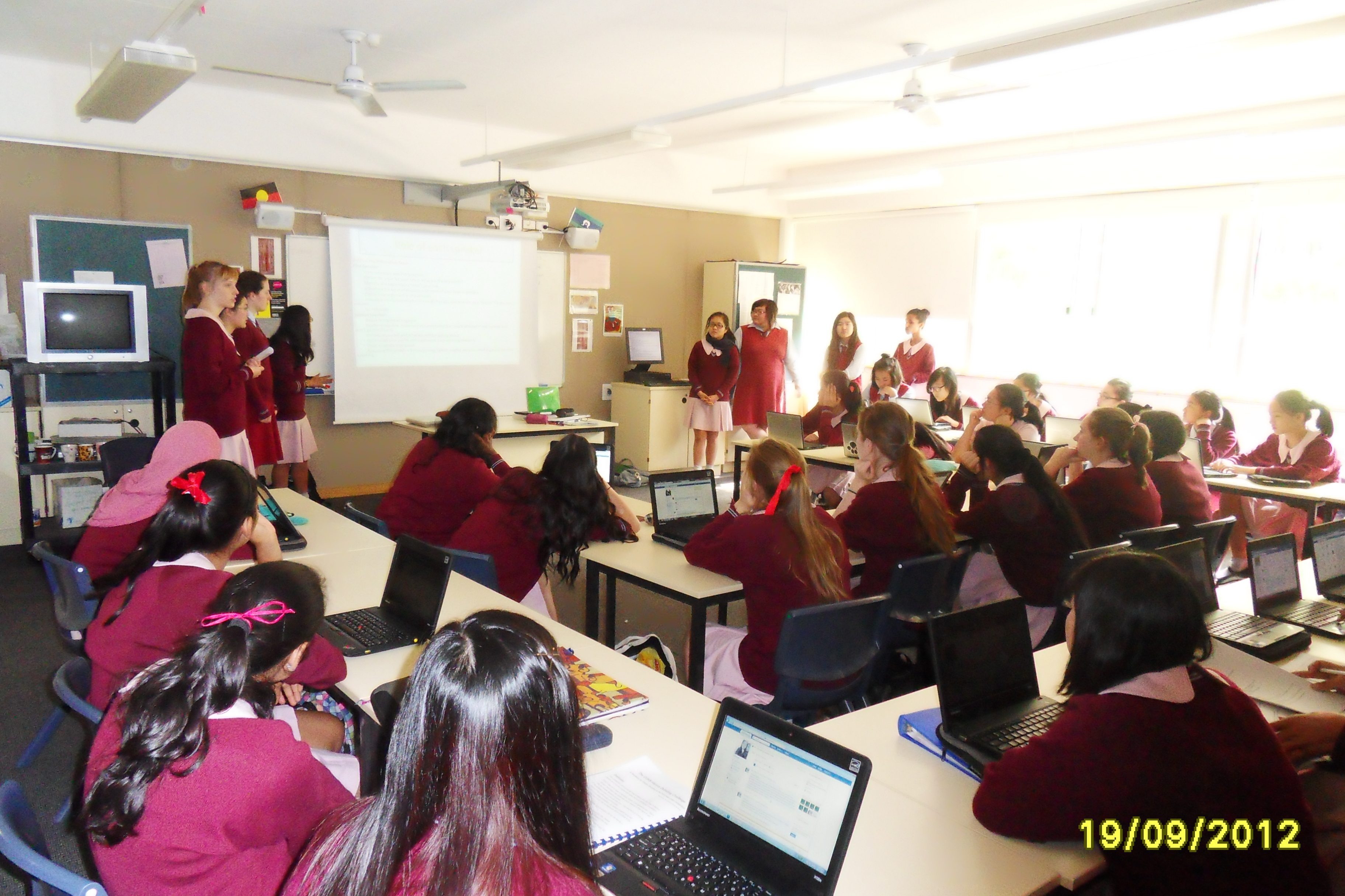 Year 10 Regional Debaters train Year 9 teams